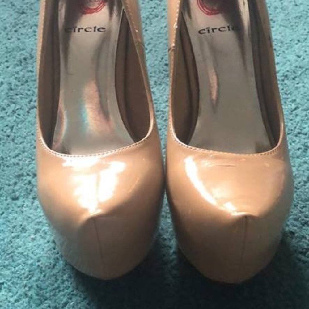 COPY - HEELS TAN PUMPS RED CIRCLE SIZE 8 (USED)
